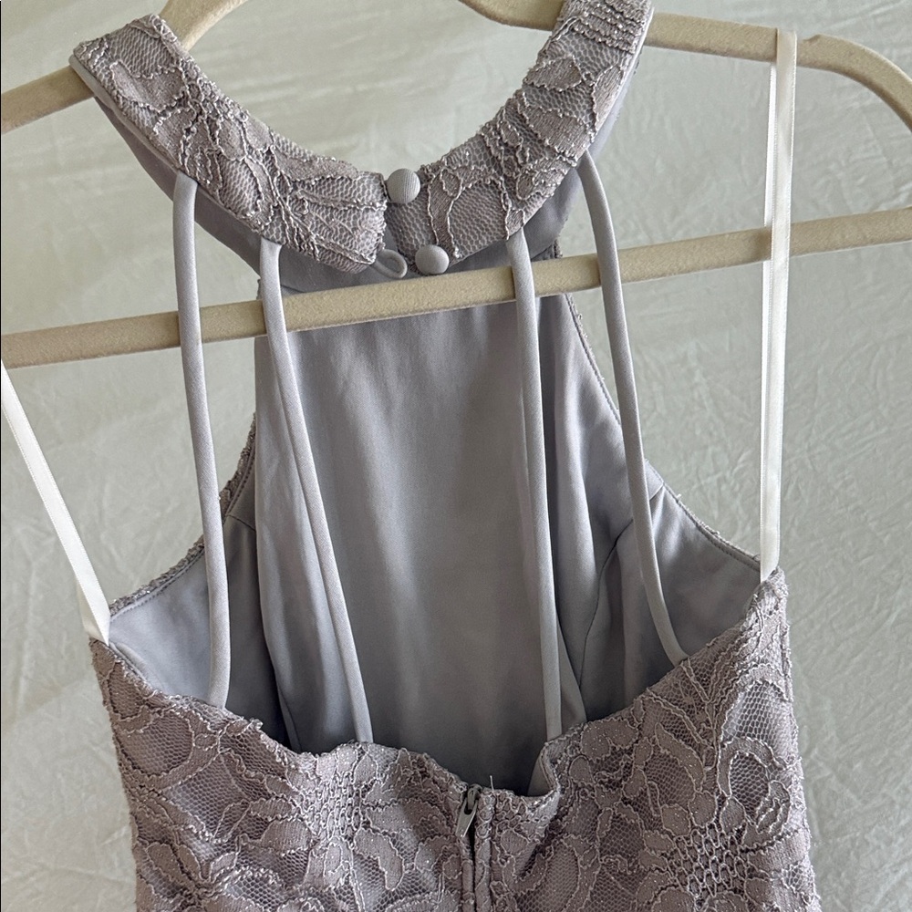 Chic Backless Lace Dress in Light Gray - Picture 3 of 4